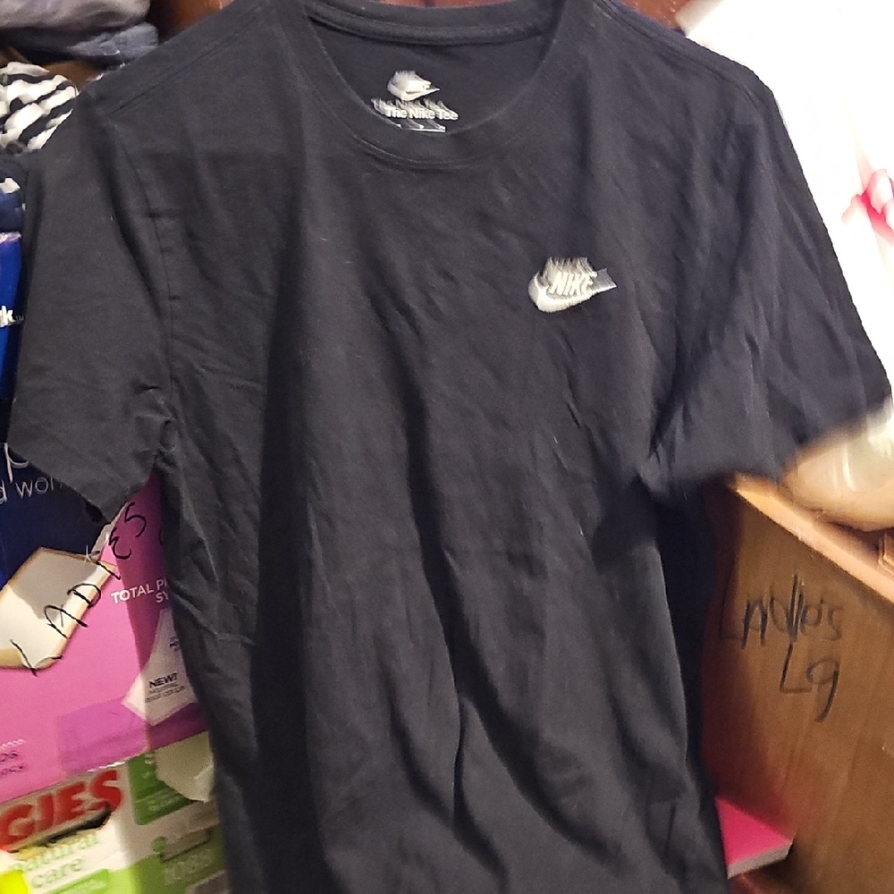 !!.      Men's  S  Tee in Black.  S2